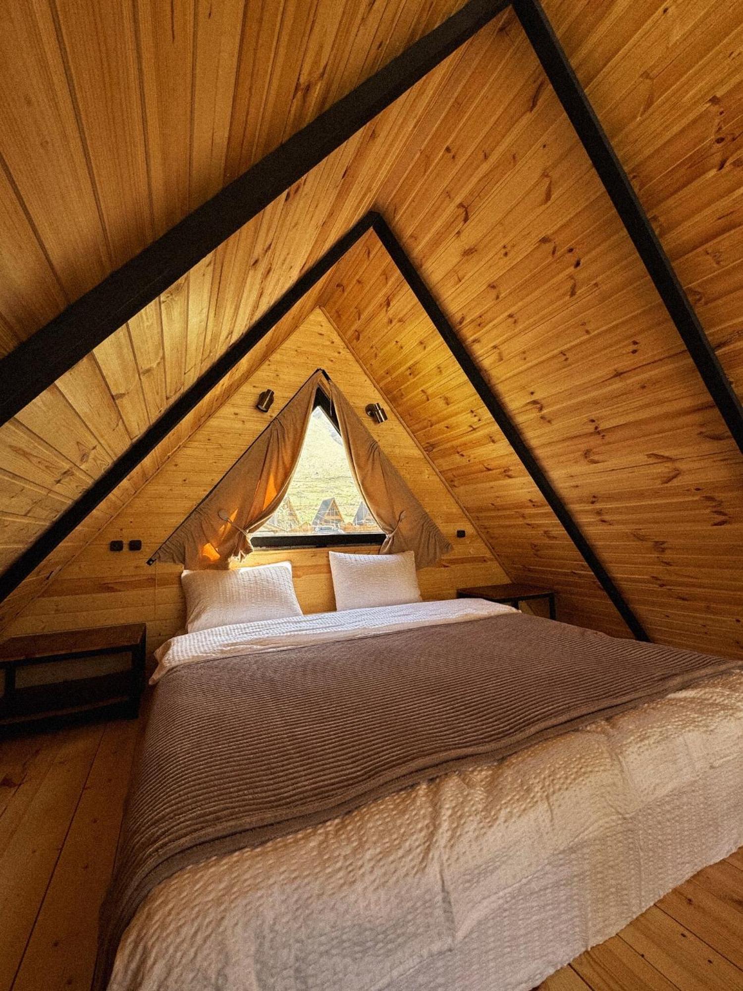 Outdoor Cottages Kazbegi エクステリア 写真