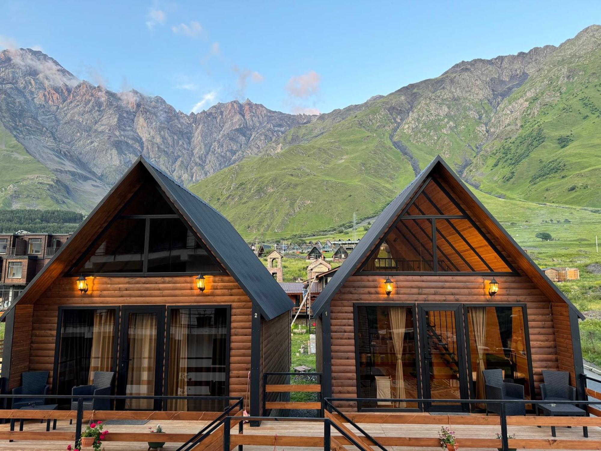 Outdoor Cottages Kazbegi エクステリア 写真