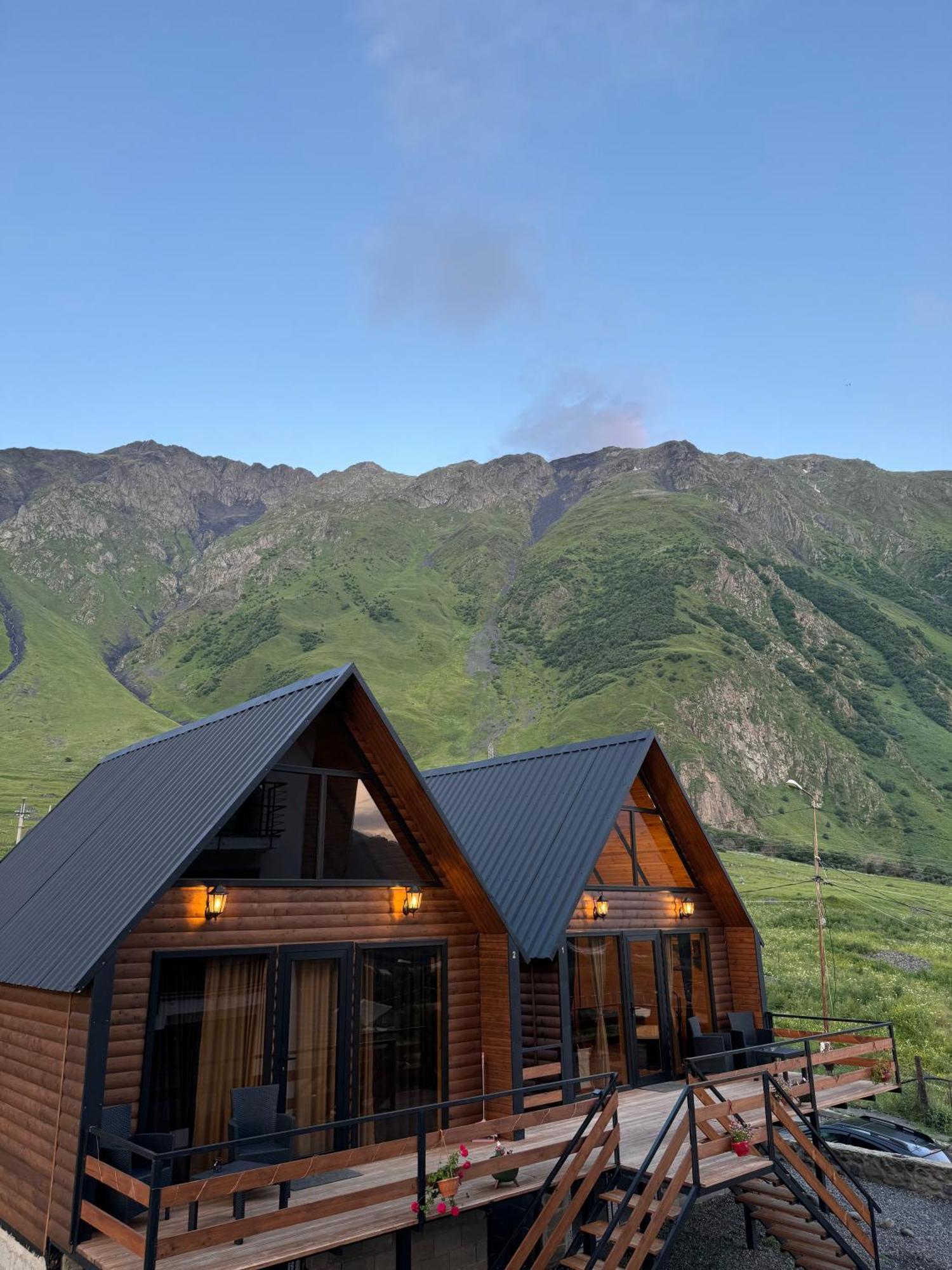 Outdoor Cottages Kazbegi エクステリア 写真