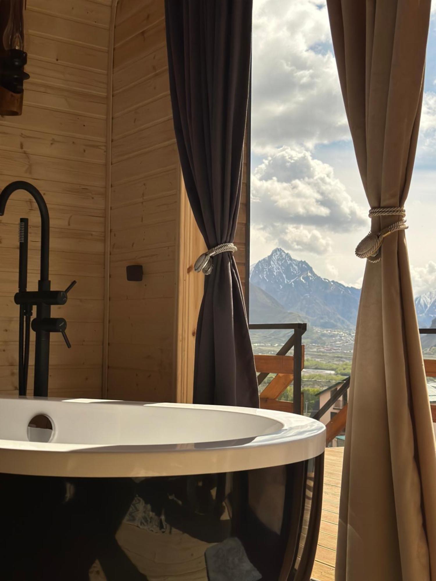 Outdoor Cottages Kazbegi エクステリア 写真