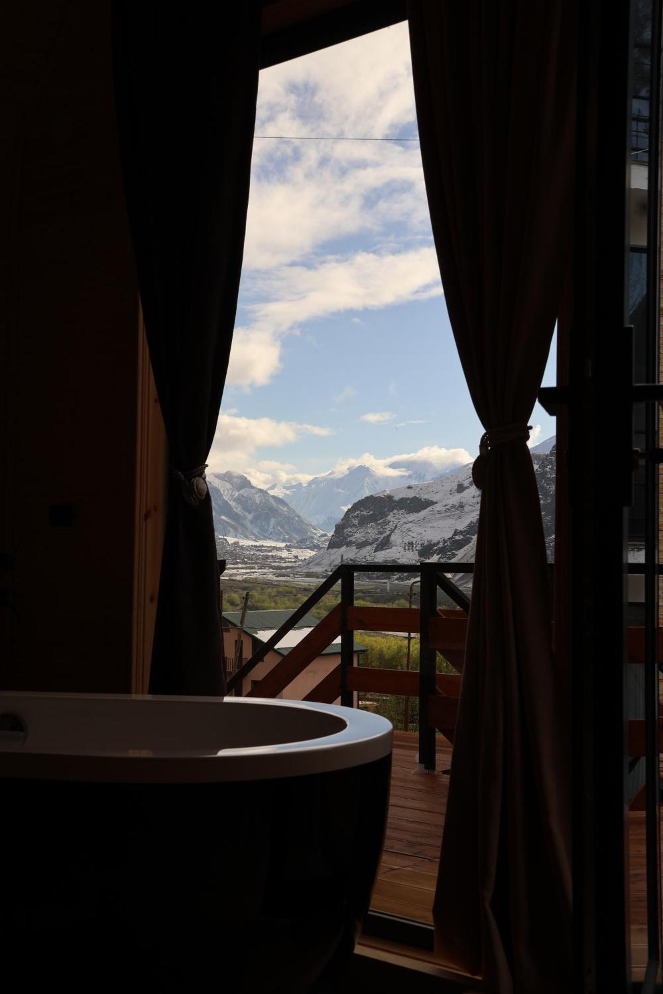 Outdoor Cottages Kazbegi エクステリア 写真